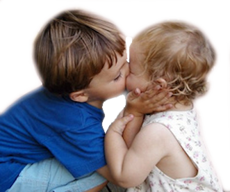 jongetje geeft kleine meisje een kus