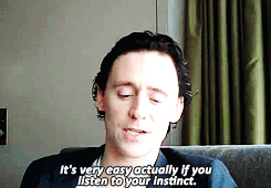 Tom Hiddleston GIF. Goofy Gifs Filmsterren Tom hiddleston Behandelen 
