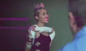 Miley Cyrus GIF. Artiesten Schattig Miley cyrus Gifs De mijne Wrecking ball Bangerz 